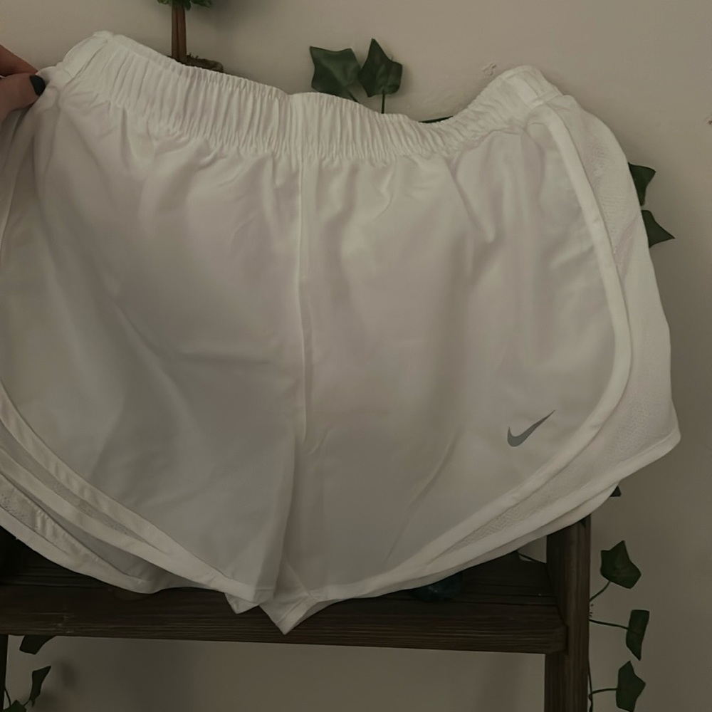Women’s Nike White Tempo Shorts Sz S